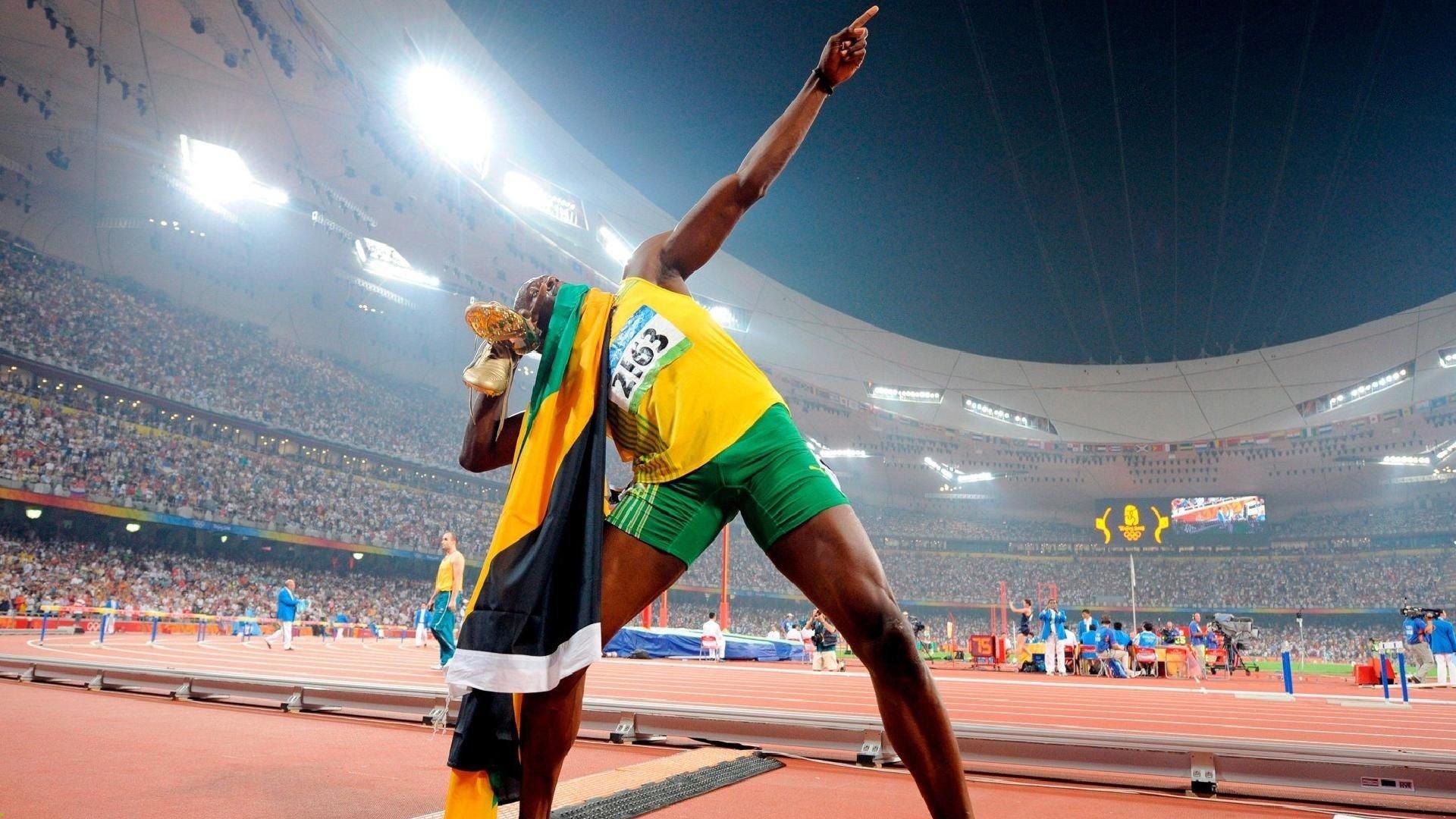 梅西梅开二度助迈阿密国际逆转取胜,球迷沸腾