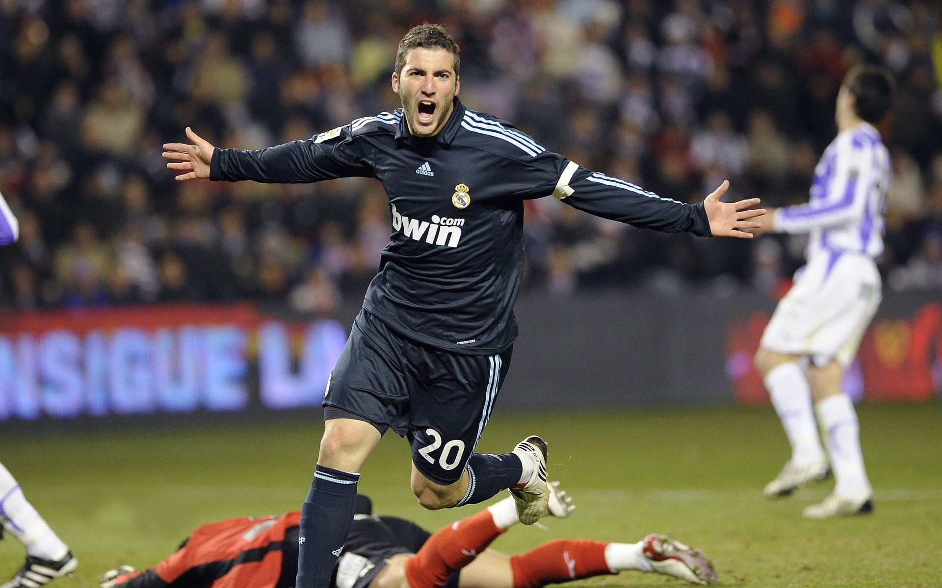 纳达尔逆转夺冠 法网第十四冠创历史