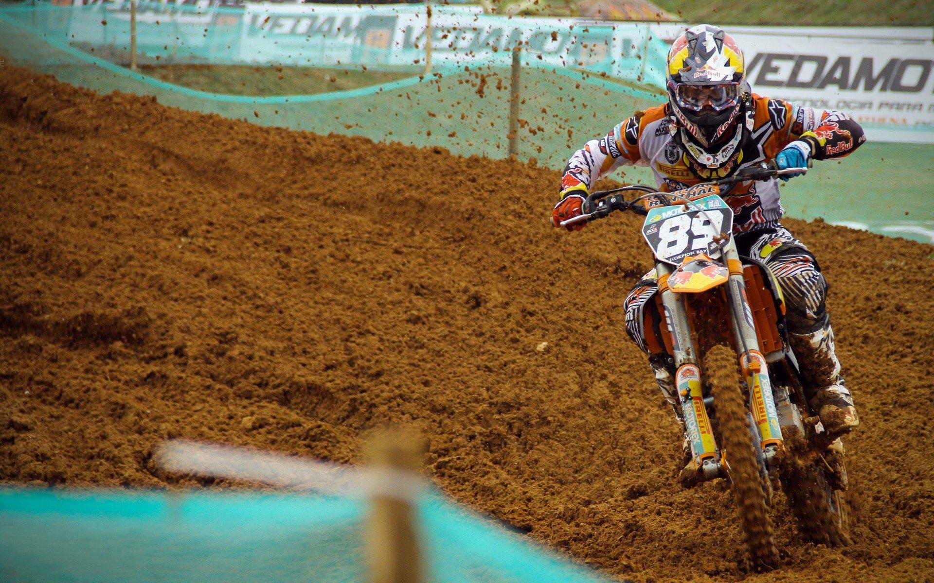 传奇后卫拉莫斯告别墨西哥赛场，下一站悬念引全球足坛关注